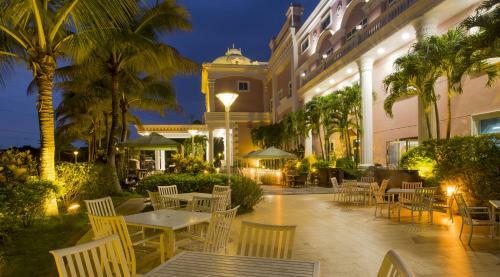 Hotel Le Beau Max Resort