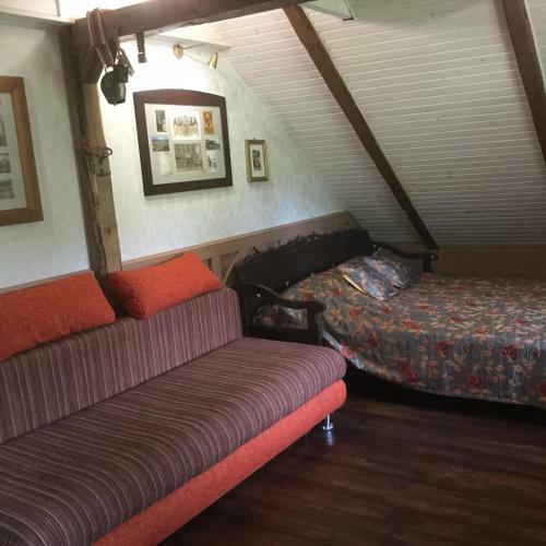 Hostal Salamandra Village