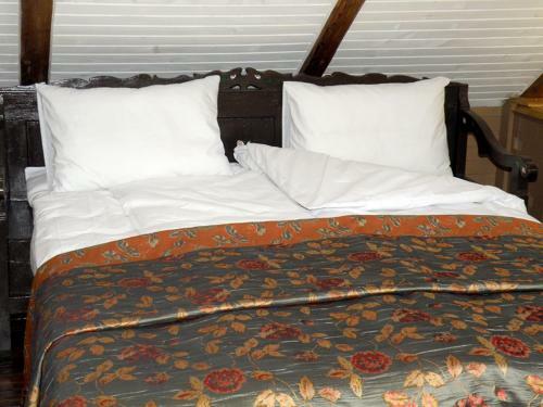Hostal Salamandra Village