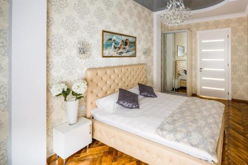 Apartment On Havryshkevycha 7