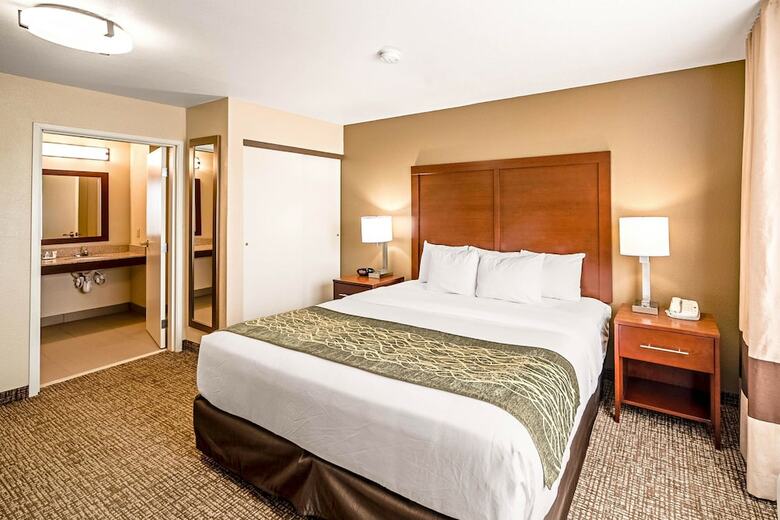 Hotel Comfort Inn & Suites