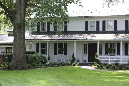 Posada Edgewater Inn & Riverside Grill