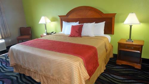 Hotel Oak Tree Inn & Suites