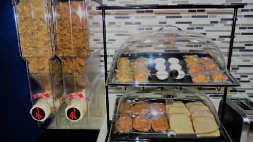 Hotel Oak Tree Inn & Suites