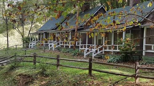 The Cabins At Healing Springs