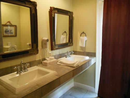 Bed & Breakfast Cedar Grove Mansion Inn & Restaurant