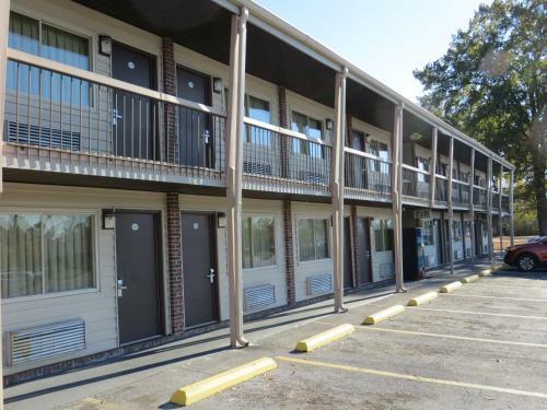 Motel Redwood Inn