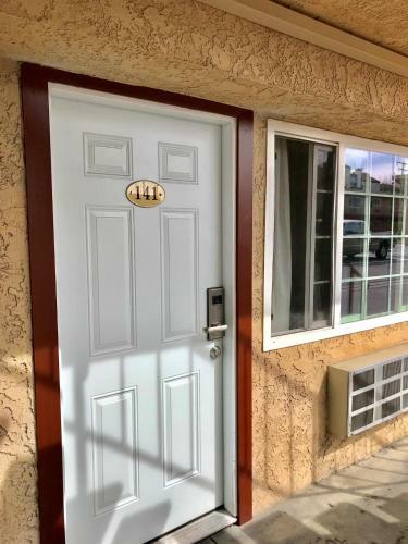Posada Norwalk Inn & Suites