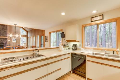 Black Butte Ranch: Nw Contemporary