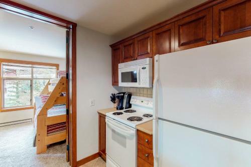 Powderhorn Lodge 311: Poppy Suite