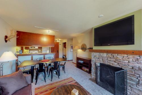 Powderhorn Lodge 311: Poppy Suite