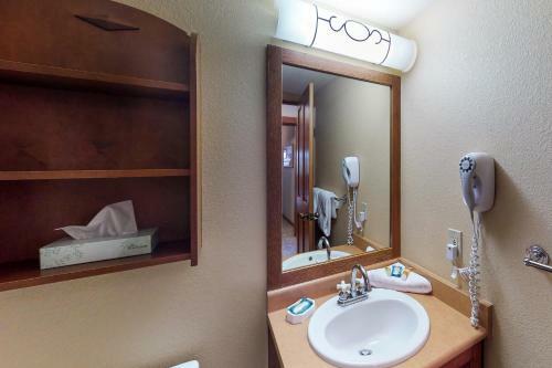Powderhorn Lodge 311: Poppy Suite