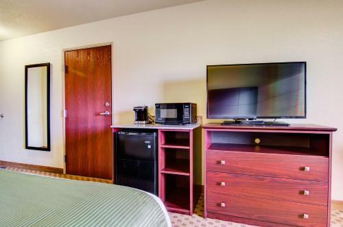 Cobblestone Hotel & Suites - Pulaski