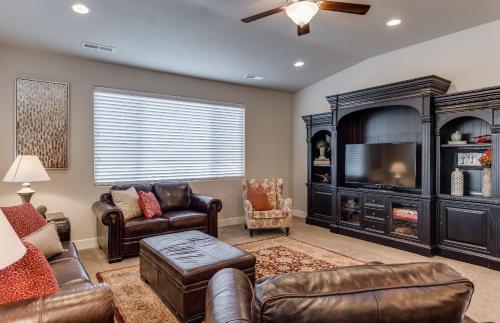 Pvz #35: Poolside Commons At Paradise Village