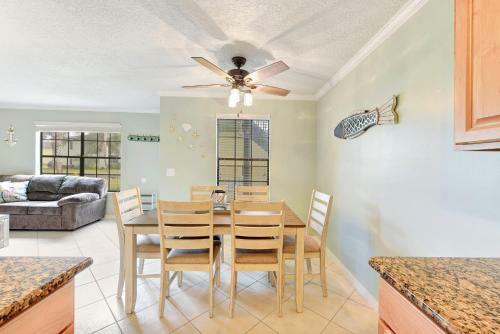 Seaside Villas 18, 2 Bedrooms, Pool Access, Pets, Wifi, Sleeps 8