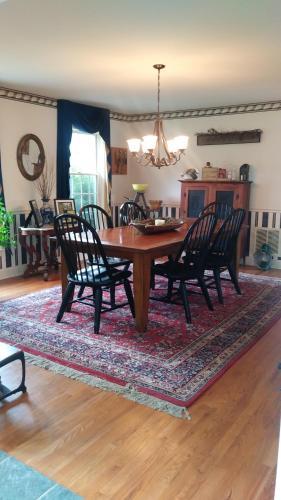 Bed & Breakfast Marvels On The Creek