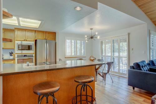 34 Fairway Village