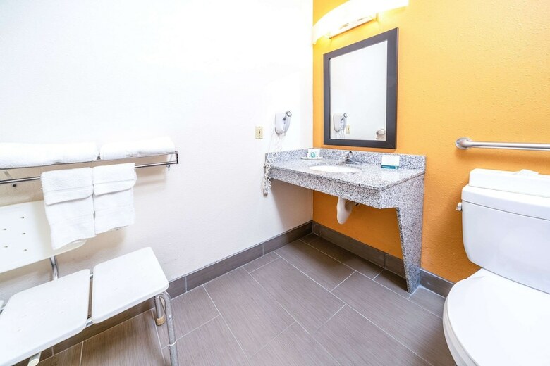 Hotel Quality Inn & Suites