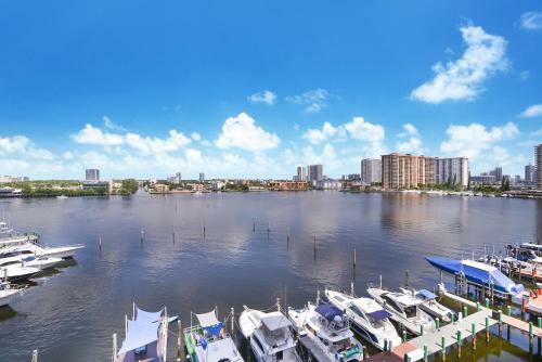Aparthotel Yacht Club Modern Luxury Apartments