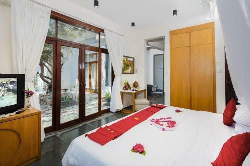Hotel Rock Water Bay