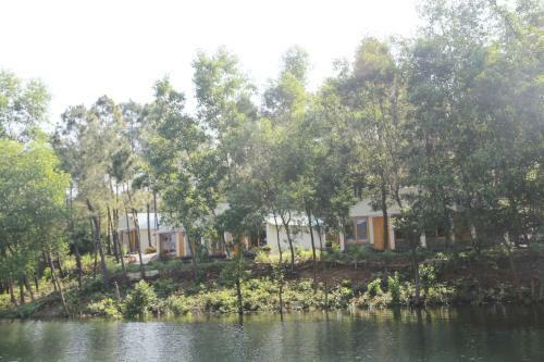 Hotel Phu Ninh Lake Resort