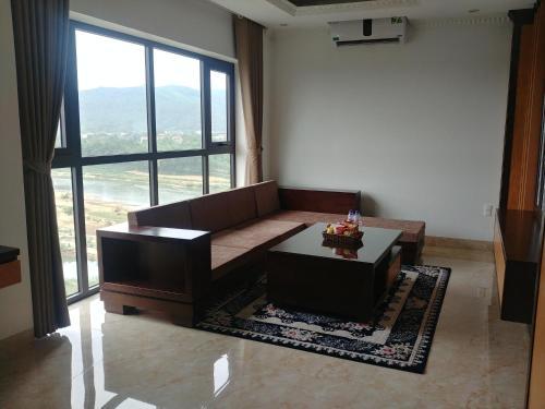Thaihoa Riverside Hotel