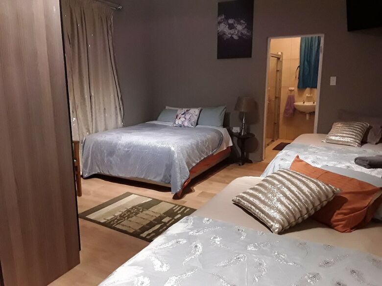 Hostal Victoria Oaks Guesthouse