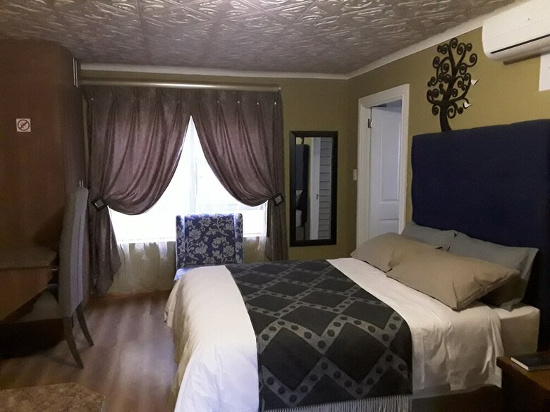 Hostal Victoria Oaks Guesthouse