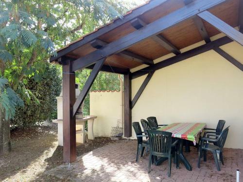Holiday Home La Grande Pi�ce (Ido135)