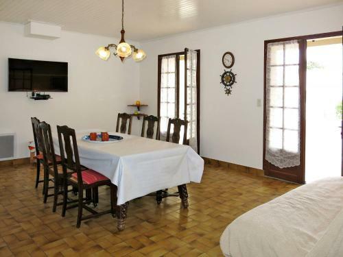 Holiday Home La Grande Pi�ce (Ido135)