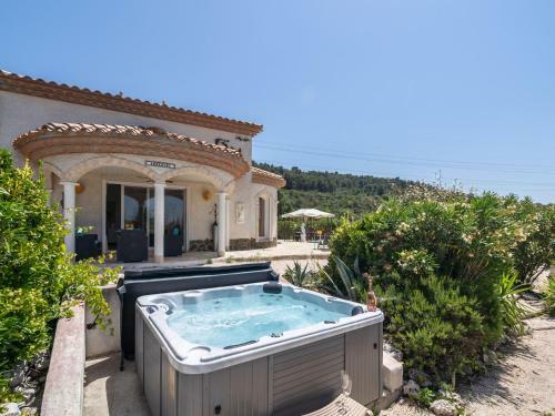 Cozy Villa In Oupia With Private Pool And Jacuzzi
