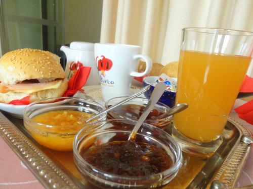 Hostal ??????? ??????/lirio Guest House