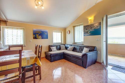 Apartment Nerezine 11815b