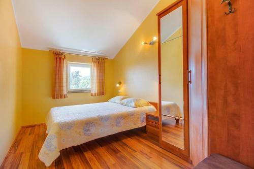 Apartment Nerezine 11815b