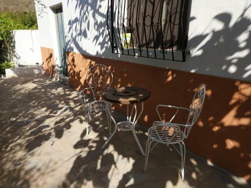 Casa Florida Con Piscina Compartida