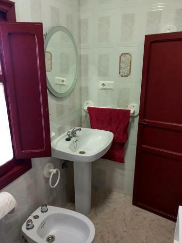 Casa Florida Con Piscina Compartida