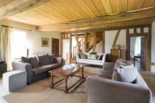 Agroturismo Saint-maclou Chateau Sleeps 28 Pool