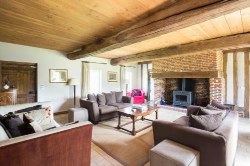 Agroturismo Saint-maclou Chateau Sleeps 28 Pool