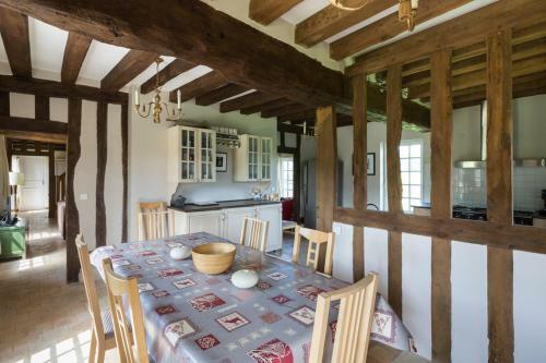 Agroturismo Saint-maclou Chateau Sleeps 28 Pool
