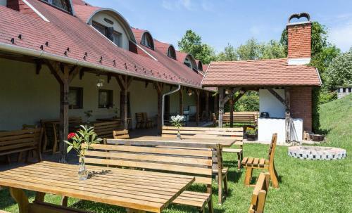 Bed & Breakfast Bikav�lgyi Panzi�