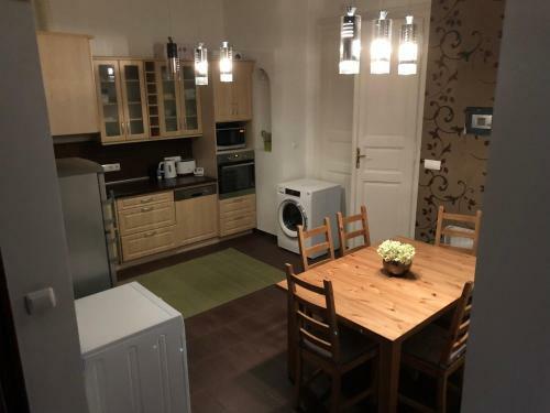 Chester Gozsdu Apartment