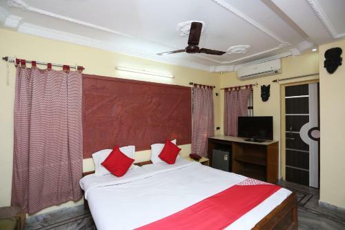 Hostal Rater Tara Diner Rabi Guest House