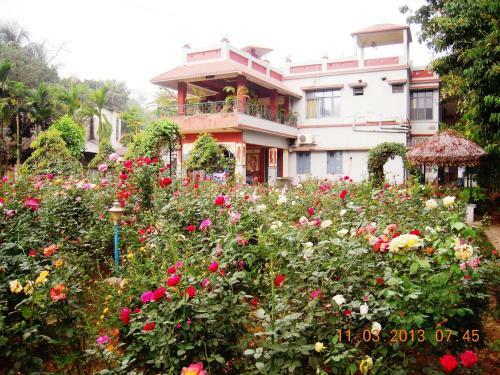 Hostal Rater Tara Diner Rabi Guest House