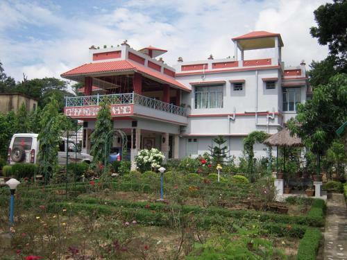 Hostal Rater Tara Diner Rabi Guest House