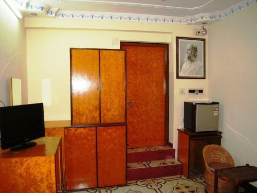 Hostal Rater Tara Diner Rabi Guest House