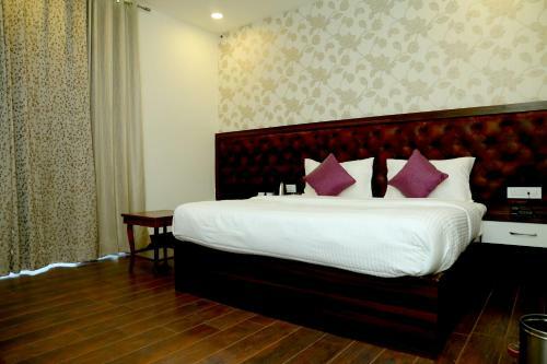 Ohm Hotel & Resort