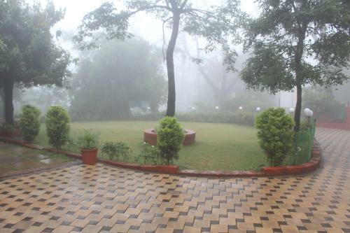 Hotel Serenity Resort Panhala