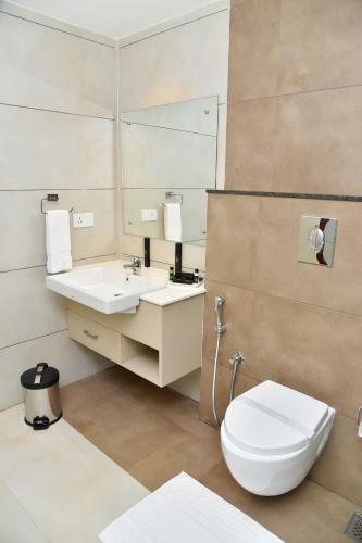 Navaratna Inn - A Luxury Hotel