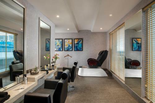 Sandal Suites By Lemon Tree Hotels