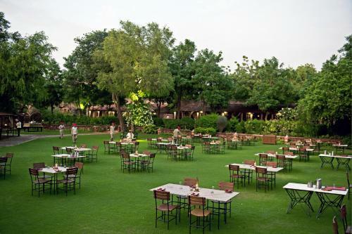 Hotel Welcomheritage Bal Samand Lake Palace